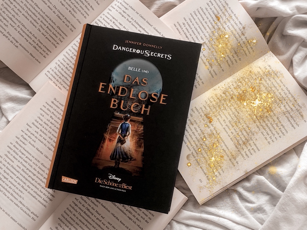 Eine magische Geschichte, die für alle Disney Fans genau das Richtige ist. Belle gelangt durch ein verzaubertes Buch in einer Welt voller Glamour und versucht alles daran zu setzten um da bleiben zu können. Doch zu welchem Preis.
Ein weiterer gelungener Band der Reihe!