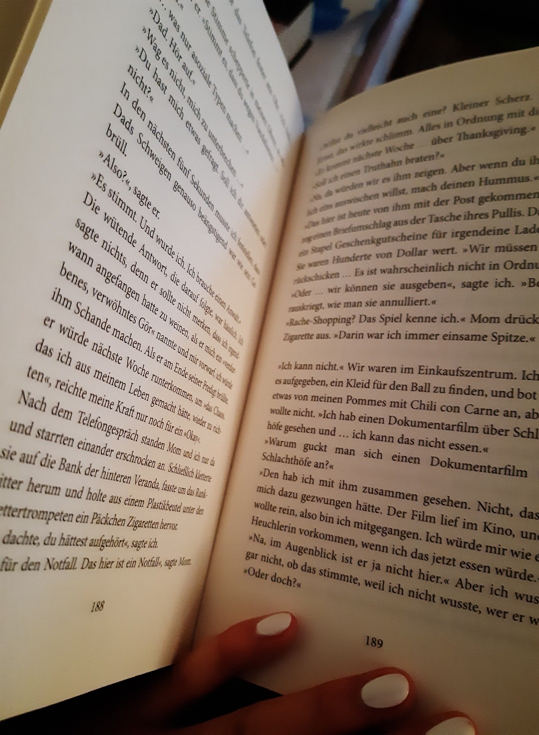 Das Buch ist wirklich der Hammer!
Genau die richtige Mischung aus Aktion, Spannung und einer Geschichte über Freundschaft mit ganz tollen und sympatischen Charakteren.
Absolut zu empfehlen!!