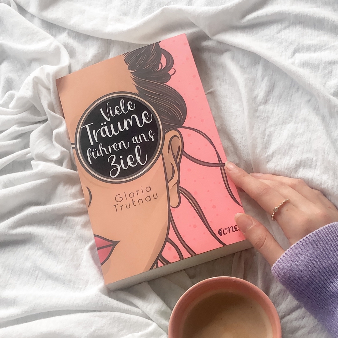 Ein super niedliches Jugendbuch, dass gute Laune zaubert und den Leser in die Welt der Filmbranche entführt.
Eine turbulente aber auch authentische Geschichte über Freundschaft, Selbstfindung und Zukunftsängsten.
Hat mir sehr gefallen!