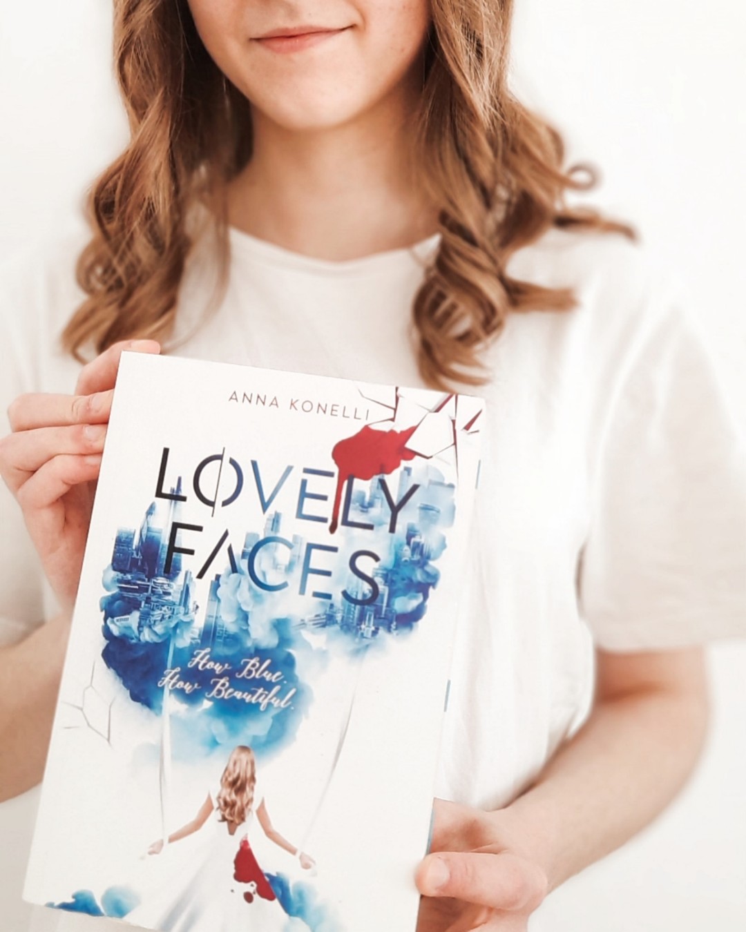 Insgesamt konnte mich der Auftakt der Lovely Faces-Dilogie sehr überzeugen und nach diesem fiesen Ende bin ich sehr froh, dass Band 2 schon bereitsteht. 🥰
Für Dystopie-Leser eine große Empfehlung!