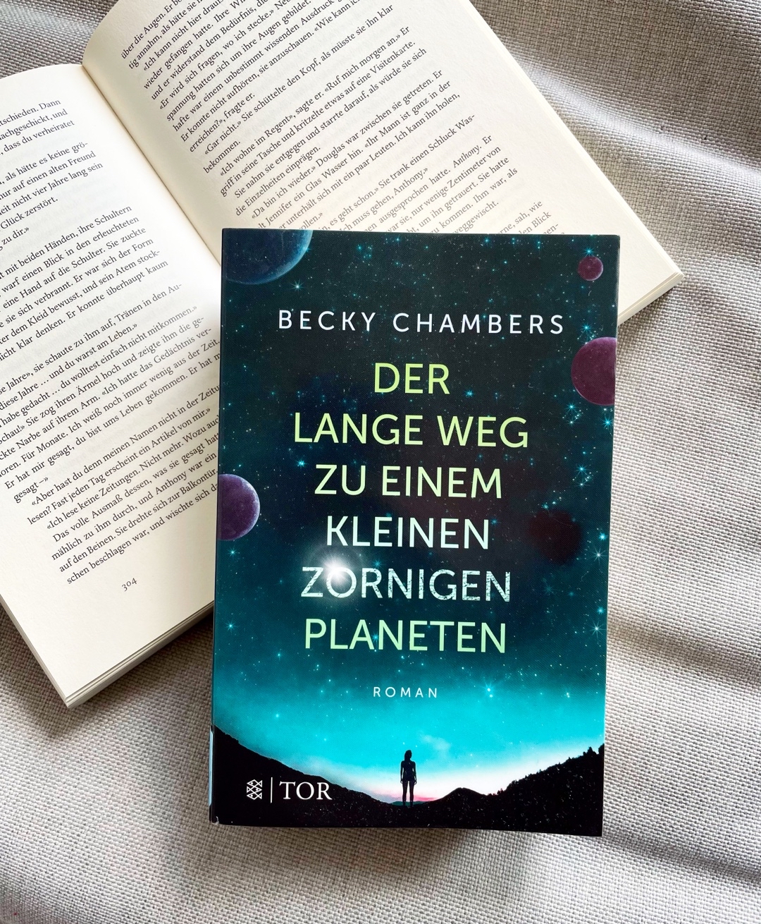 Ruhige Geschichte mit Fokus auf Charakteren und Spezies ✨
War für mich perfekt als Einstieg ins Genre 🪐