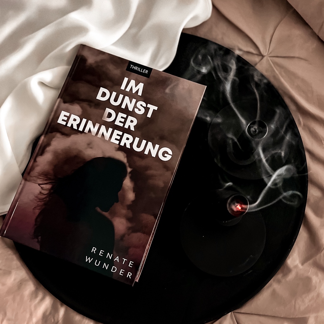 Ein ruhiger, aber spannender Thriller, der ohne viel Blut auskommt, dafür aber einige Wendungen bereithält.