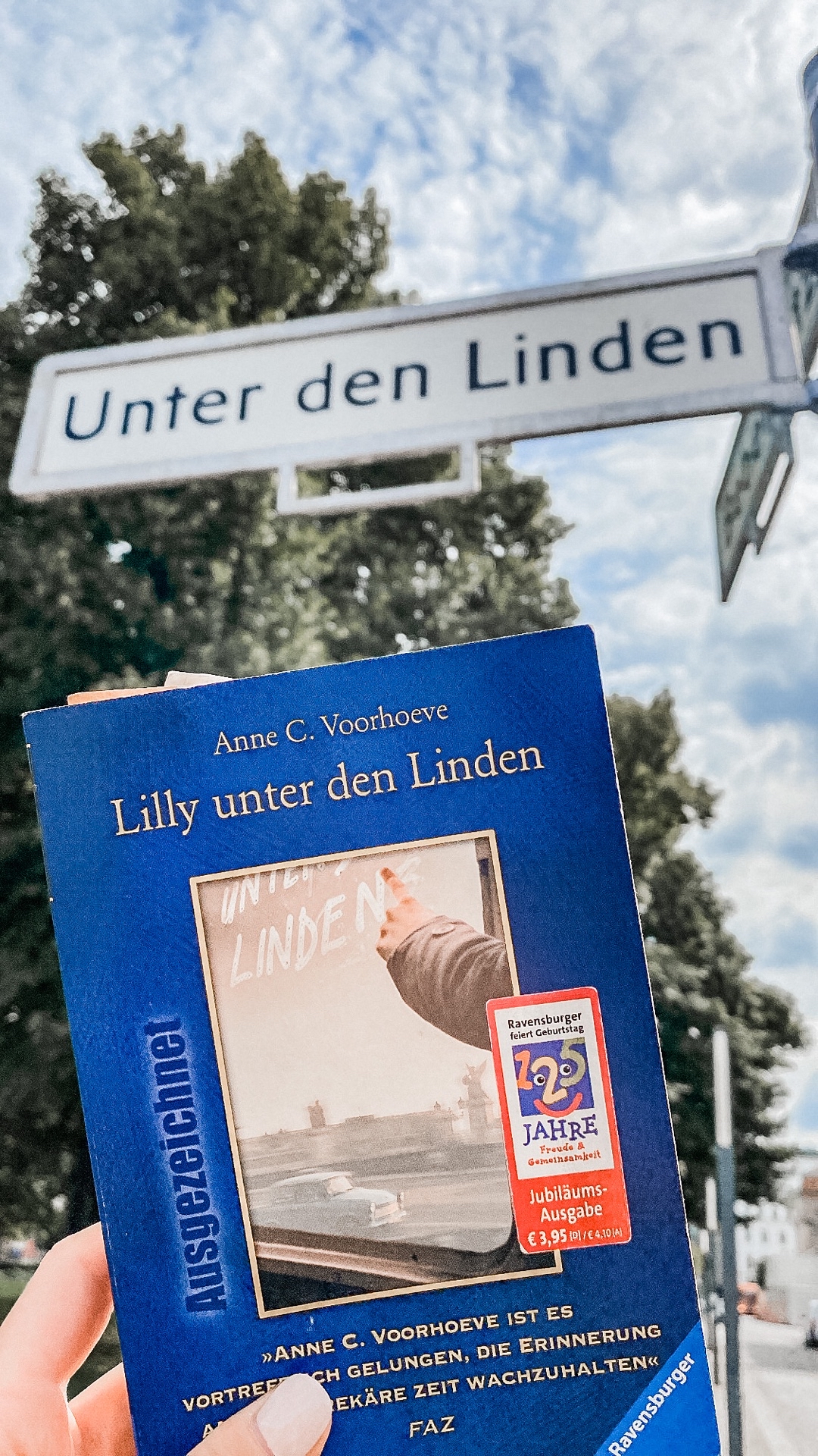Eine traurig schöne Erzählung über das Leben während der Trennung einer Familie durch die Mauer und die Hintergründe der deutsch-deutschen Geschichte.