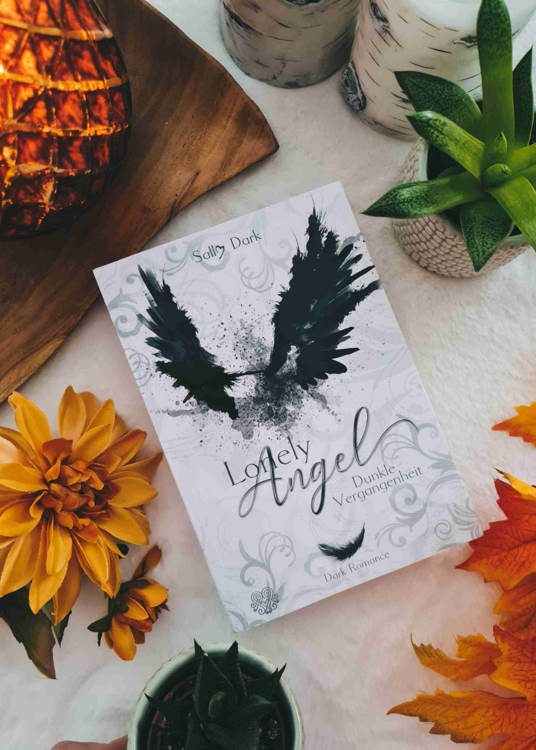 *Allerding würde ich ganz sicher herausfinden, was für ein Spiel Angel spielte und nach welchen Regeln sie dies tat. Immerhin war ich zum Gewinnen erzogen worden. Aufgepasst, kleine Angel, die Jagd ist hiermit eröffnet. Und ein Prinz bekommt immer seinen Willen!* S.204