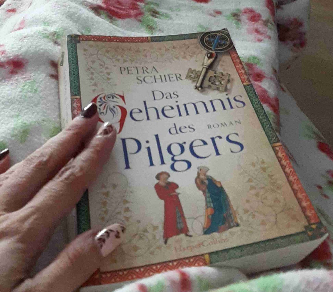 Ein Buch, das auf vielen Ebenen unterhält und berührt. Eine Geschichte über die verschiedenen Arten und Wege der Liebe. Wirklich toll.