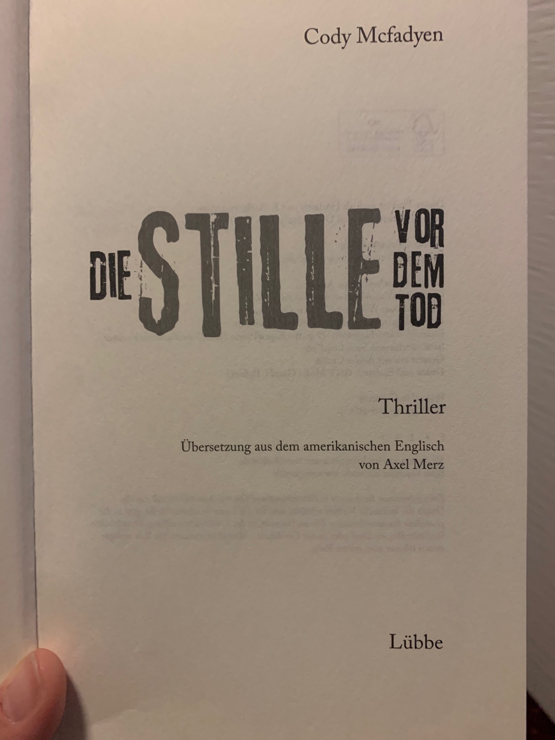 Ich bin einfach froh ( nach einem holprigen Start)dem Buch doch noch mal ne Chance gegeben zu haben. Es hat mich dann doch total gefesselt und ging mir nah. Ich hoffe echt das es noch weiter geht mit Smoky 🙌🏻