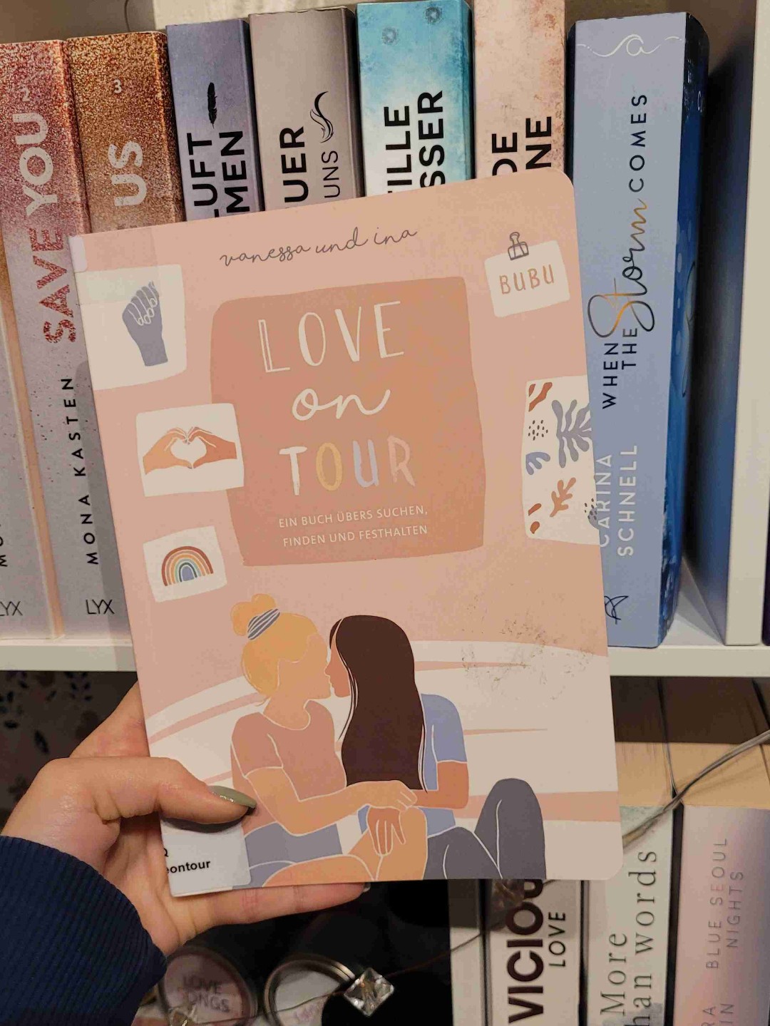 Ein sehr tolles Buch, das vielen Menschen Mut machen kann. Nicht nur für Fans von CoupleonTour geeignet! 