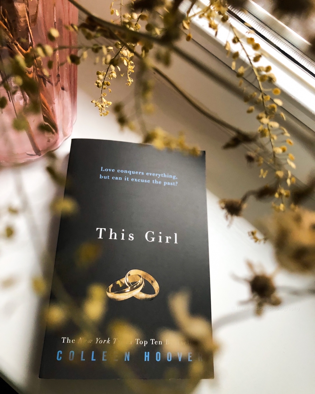1 star because my edition is pretty and I do love Colleen Hoover but with „this girl“ it ends with you and me and 5 star ratings 😂😂