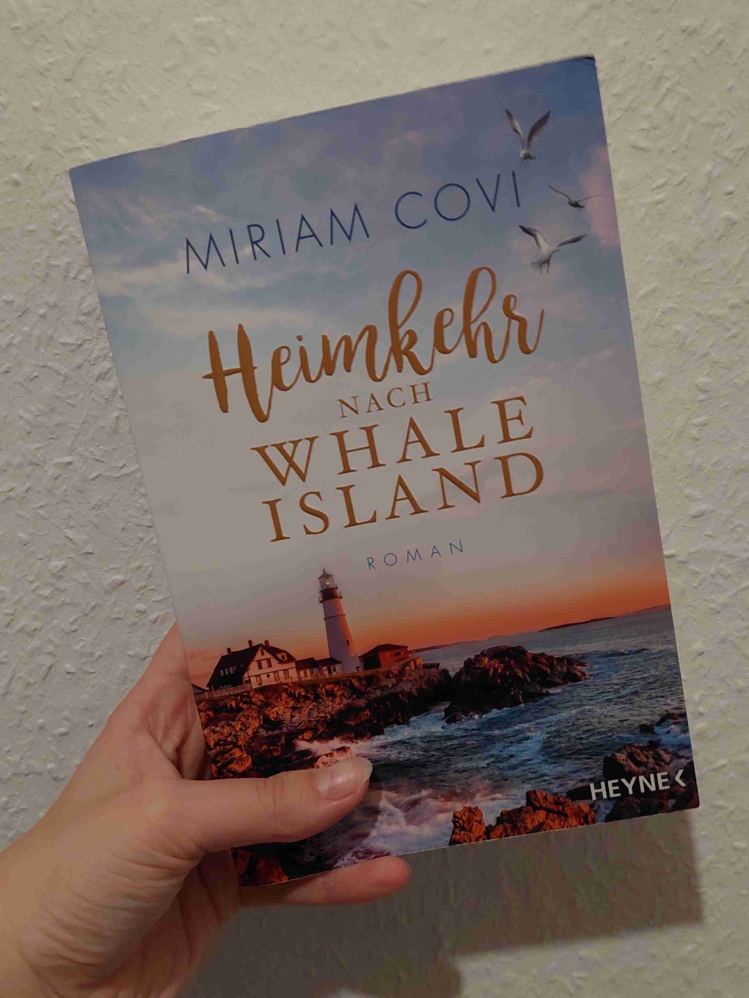 Wunderschönes Buch, das in einer wundervollen Region, nämlich in Nova Scotia spielt. Ich habe mich absolut in die Charaktere verliebt besonders in Rae. Aber ich liebe Greta auch besonders und bewundere sie. Absolute Empfehlung!!!