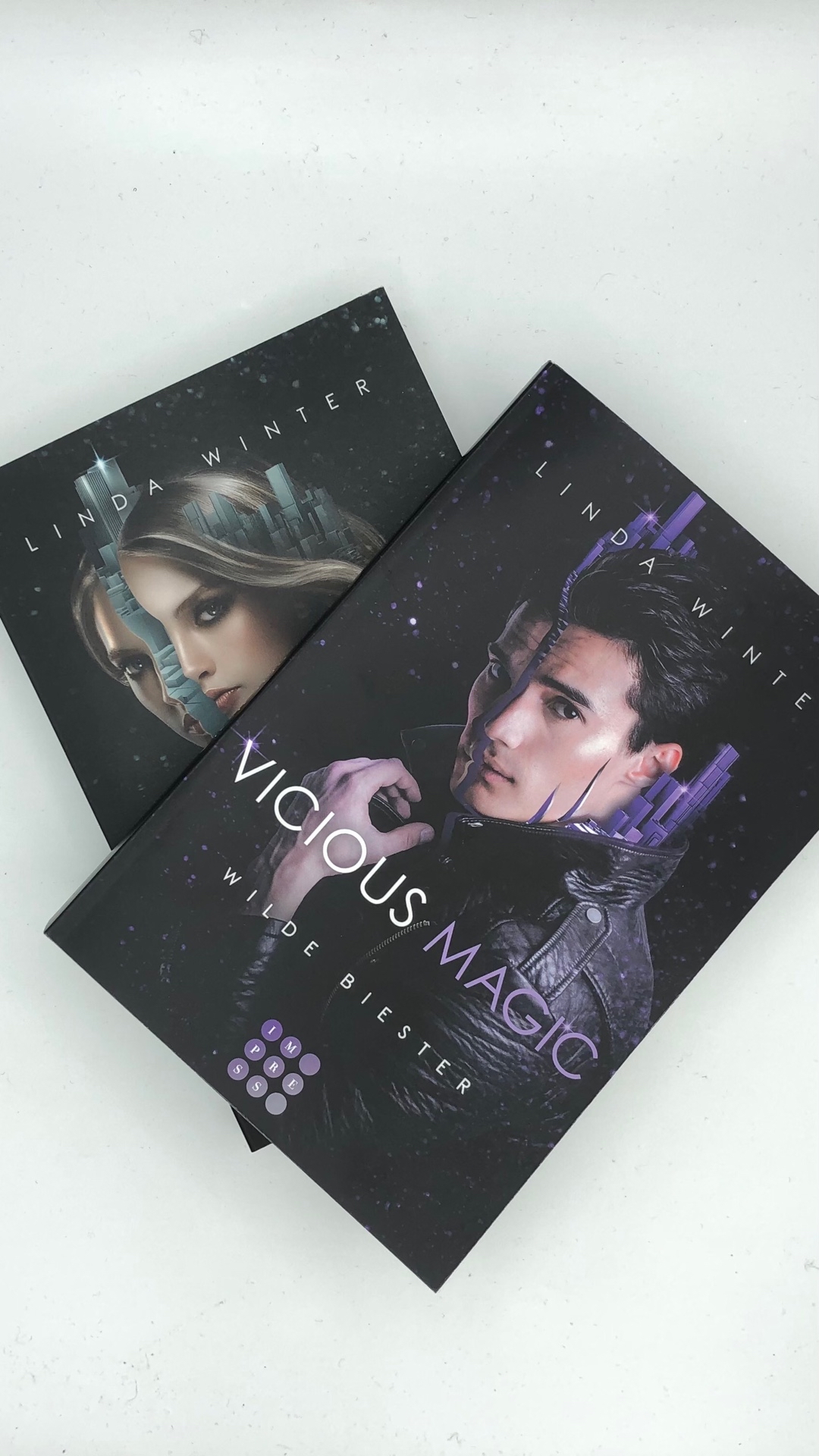 Ein fantastischer Auftakt der Trilogie 🥰
Eine Reihe die mehr Aufmerksamkeit verdient!