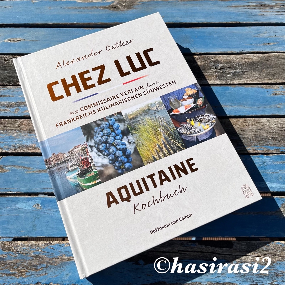 „Chez Luc“ ist für mich das Coffee-Table-Book des Jahres, die perfekte Ergänzung zu Alexander Oetkers Krimireihe. Wer bisher noch nicht ins Aquitaine verliebt war – nach diesem Buch ist er es, denn es bietet großartige Landschaftsaufnahmen und leckere Rezepte, ergänzt durch die Geschichte und Geschichten der verschiedenen Gegenden und ihrer Bewohner. 