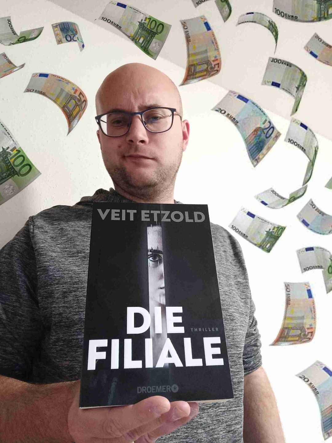 Ein Buch, dass mich in keinster Weise erreichen und somit nie zu dem angepriesenen Thriller werden konnte.
Ich hatte mir eine weit bessere Verknüpfung von Fakten und einer spannenden Story vorgestellt - deswegen dieses Mal keine Leseempfehlung von meiner Seite...
