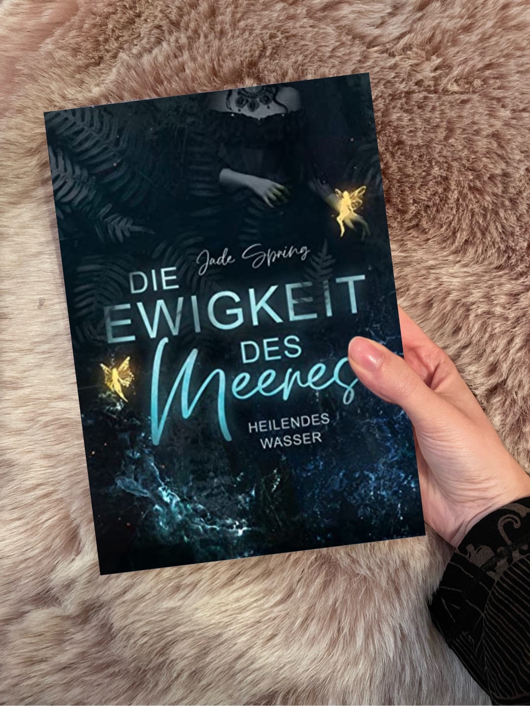 Spannende Welt und interessante Charaktere. Die Romance kommt mir aber leider etwas zu kurz. 💜