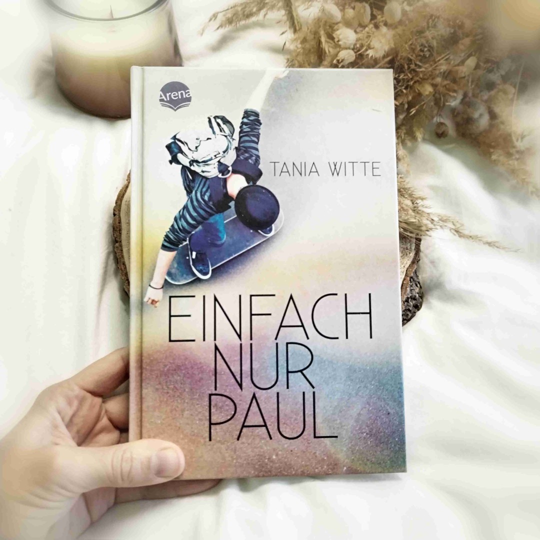 "Einfach nur Paul" ist ein ganz besonderer Coming-of-Age-Roman, der die Problematik des Heranwachsens zum einen sehr gut erfasst und zum anderen den Leser dazu bringt über den Tellerrand hinaus zu schauen.