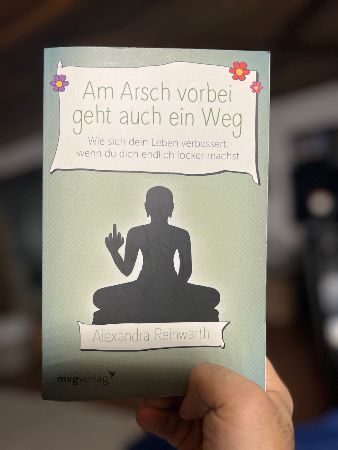Kein Lebensratgeber, aber man kann einiges mitnehmen. Sehr witzig geschrieben. Und einfach zu lesen. In Verbindung mit dem Hörbuch ein tolles Buch.