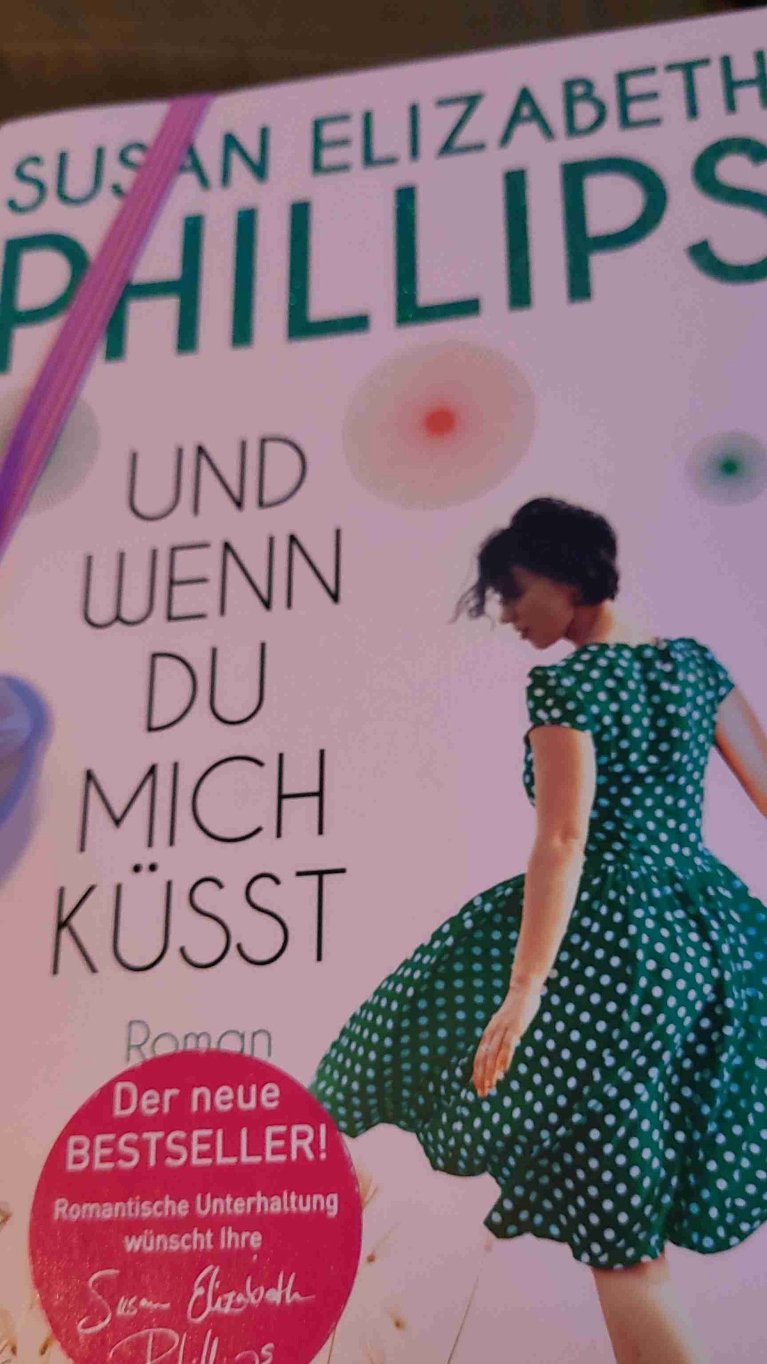 Ein toller Liebesroman mit Erwachsenen Hauptfiguren, die erfolgreich in ihrem Leben sind und durch eine Werbekampagne für vier Wochen viel Zeit miteinder verbringen müssen. Spannend, witzig und unterhaltsam.