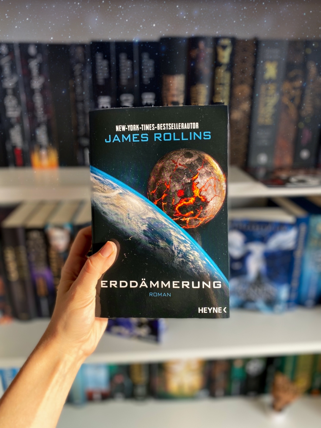 Fantasy gemischt mit SciFi Elementen.