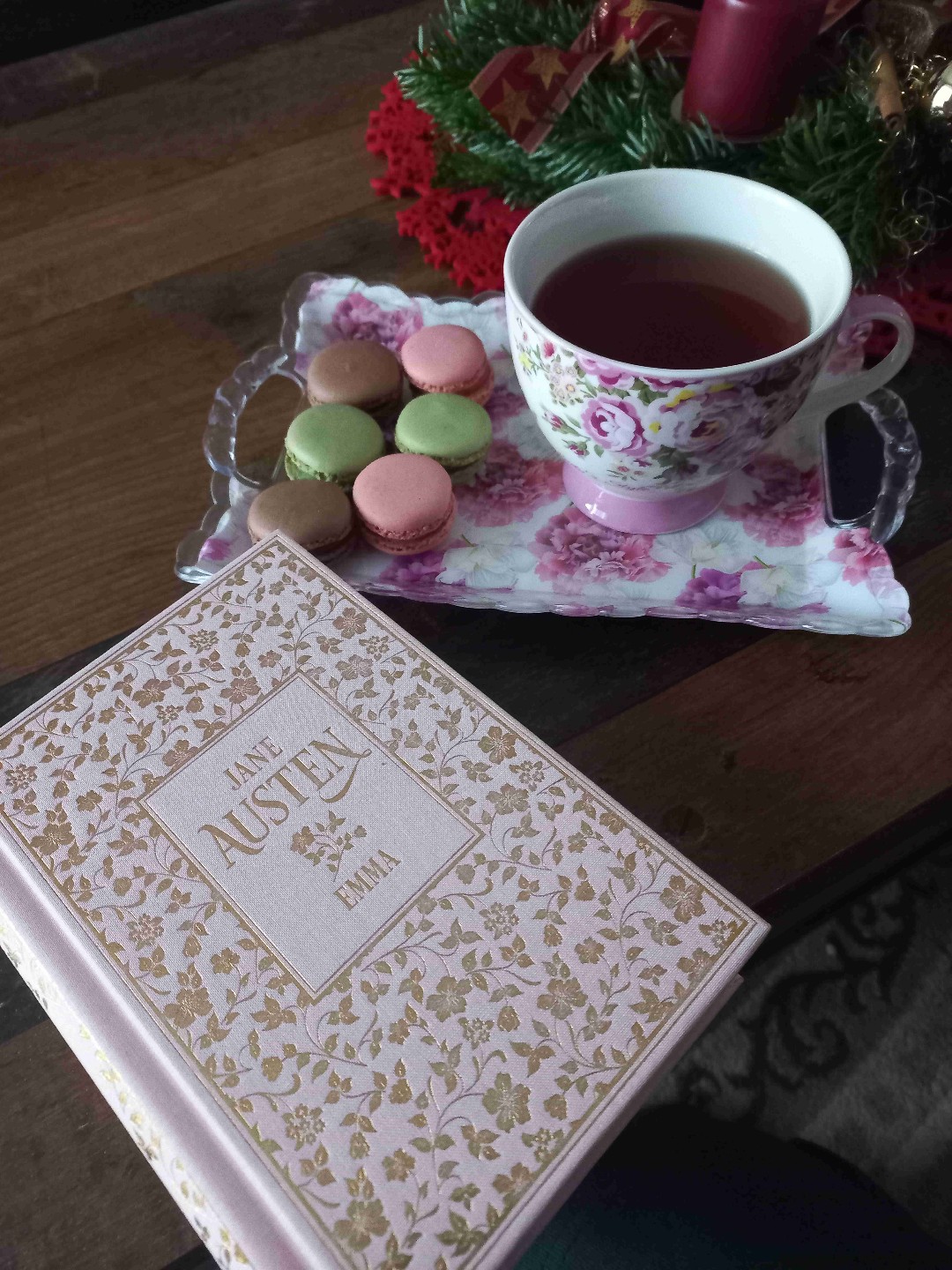Jane Austen ist meine absolute lieblingsautorin und Emma einfach meine liebste Geschichte von ihr. Dieses Buch könnte ich immer wieder lesen 🥰
