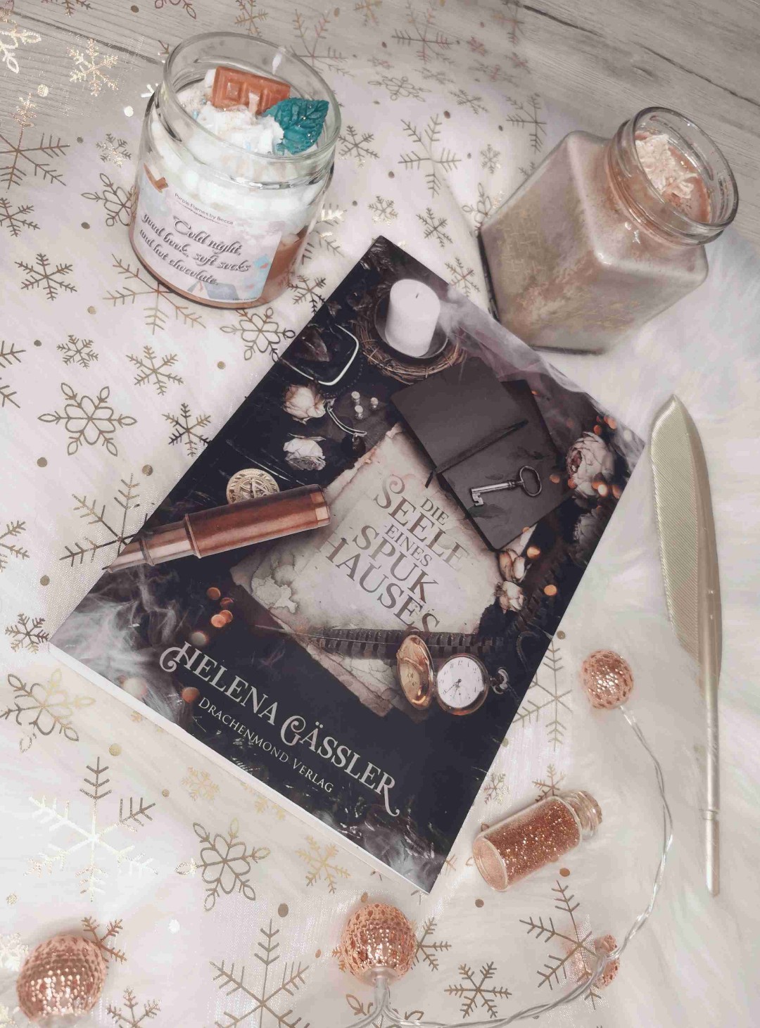 Atmosphärischer Gruselroman, ist mal was anderes. Alles wird ganz toll beschrieben und der Schreibsstil ist super. Mit der Hauptprotagonistin war ich mir nicht immer ganz einig, sie war aber im Großen und Ganzen ok. Inhaltlich haben mir ein paar Dinge nicht ganz so gut gefallen, aber trotzdem insgesamt ein gutes Buch.