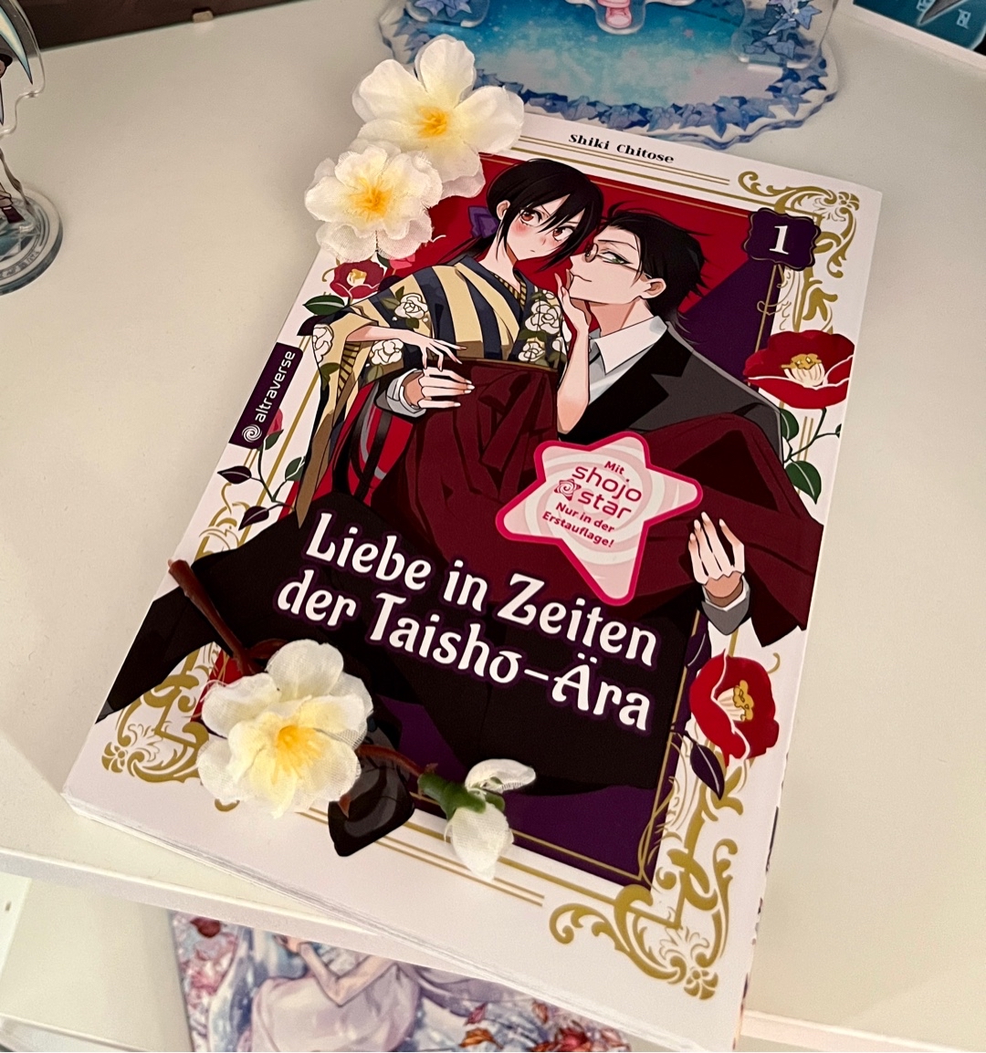 Bei diesem Manga war ich ziemlich hin und hergerissen. Einerseits mag ich die Ära, zu der die Story spielt, andererseits war mir die Geschichte zu langweilig, obwohl die Charaktere schon witzig zusammen sind xD
Weiterlaufen werde ich den Manga dennoch nicht.
