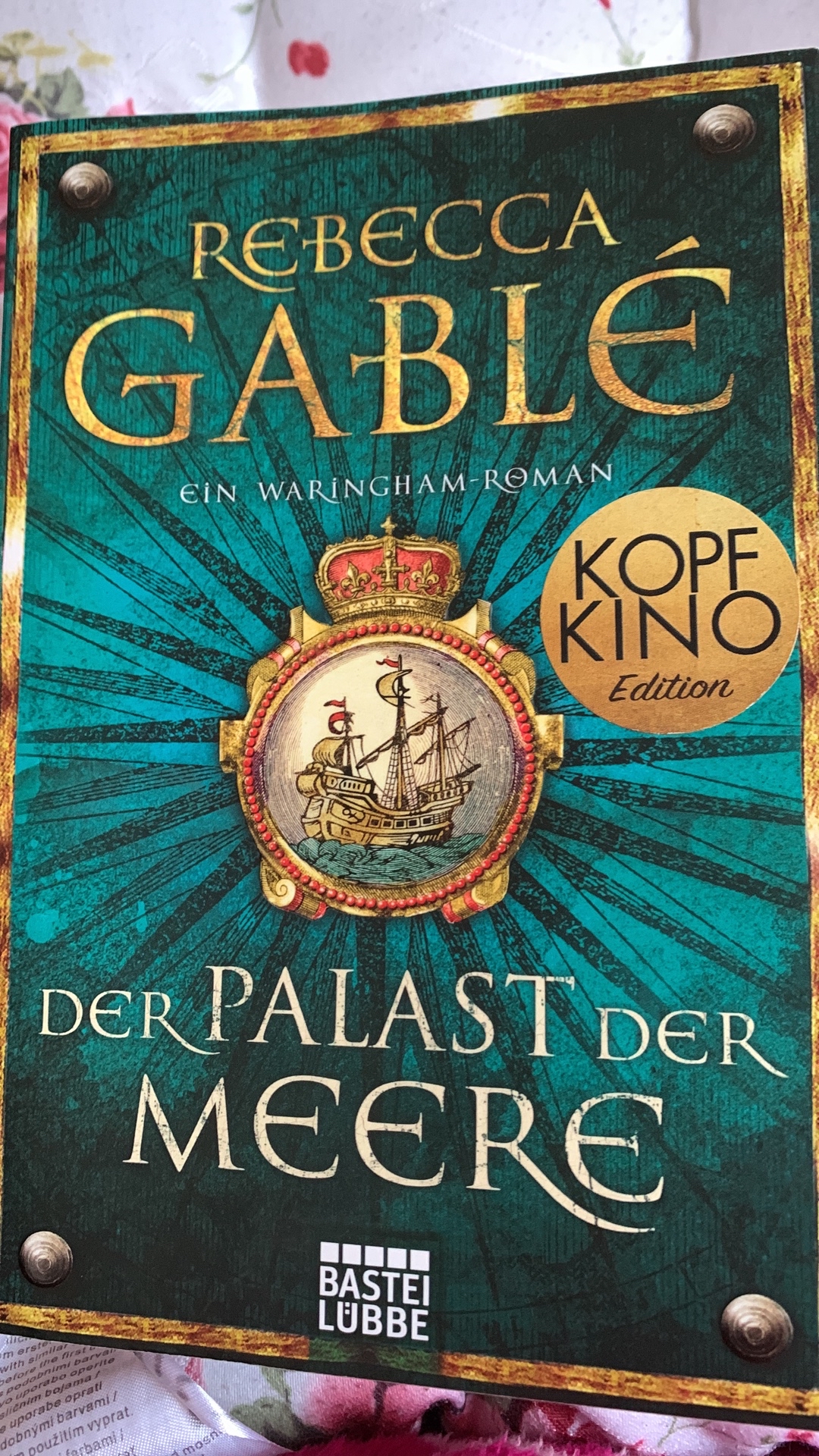 Abenteuerlich und politische Intrigen, nebenbei lernt man gleich noch etwas über Geschichte! Ich liebe Rebeccas Bücher! ♥️