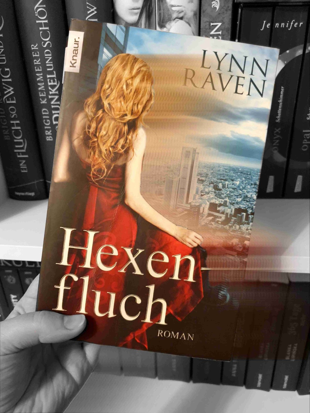 Ein tolles Buch wen man sich sehr für Hexen und Dämonen  interessiert. Aber nichts für die Zartbeseiteten unter uns  📖🐉