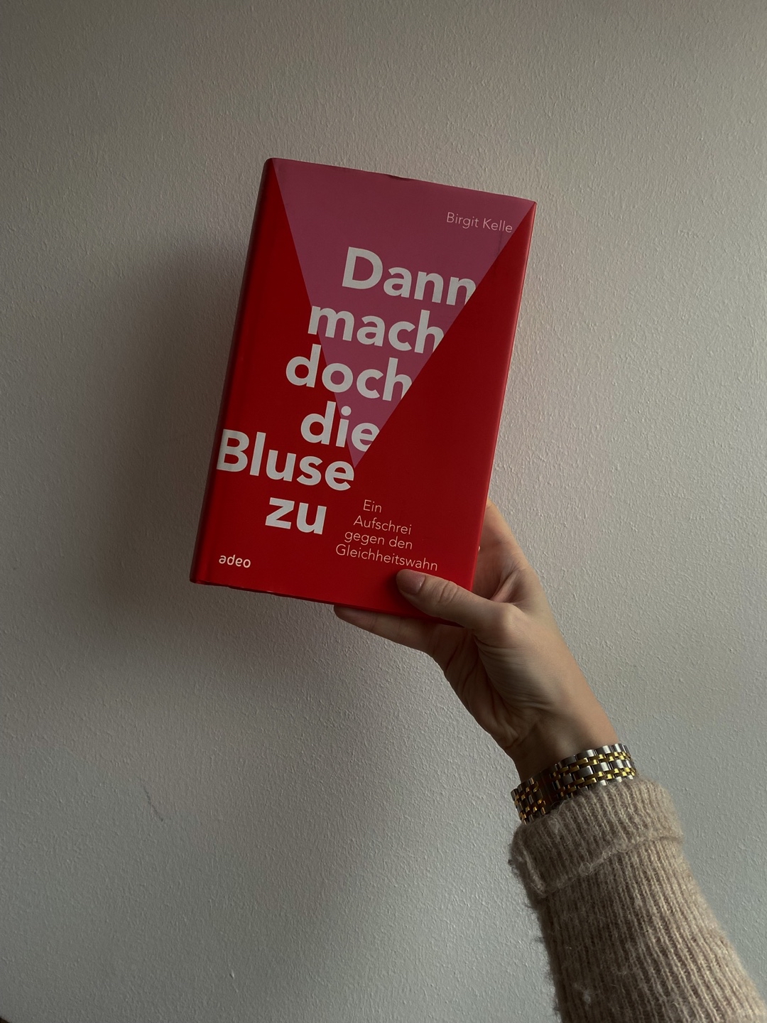 Kontroverses Buch zum Thema Gleichberechtigung von Mann und Frau. Einigen Thesen konnte ich zustimmen, jedoch ist das Buch geprägt von Verallgemeinerungen.