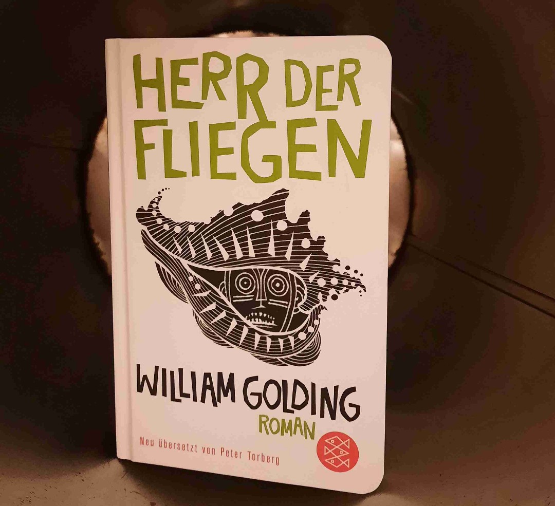 Pflichtlektüre. Zurecht ein moderner Klassiker. Interessante Thematik mit viel Platz für spannende Diskussionen.