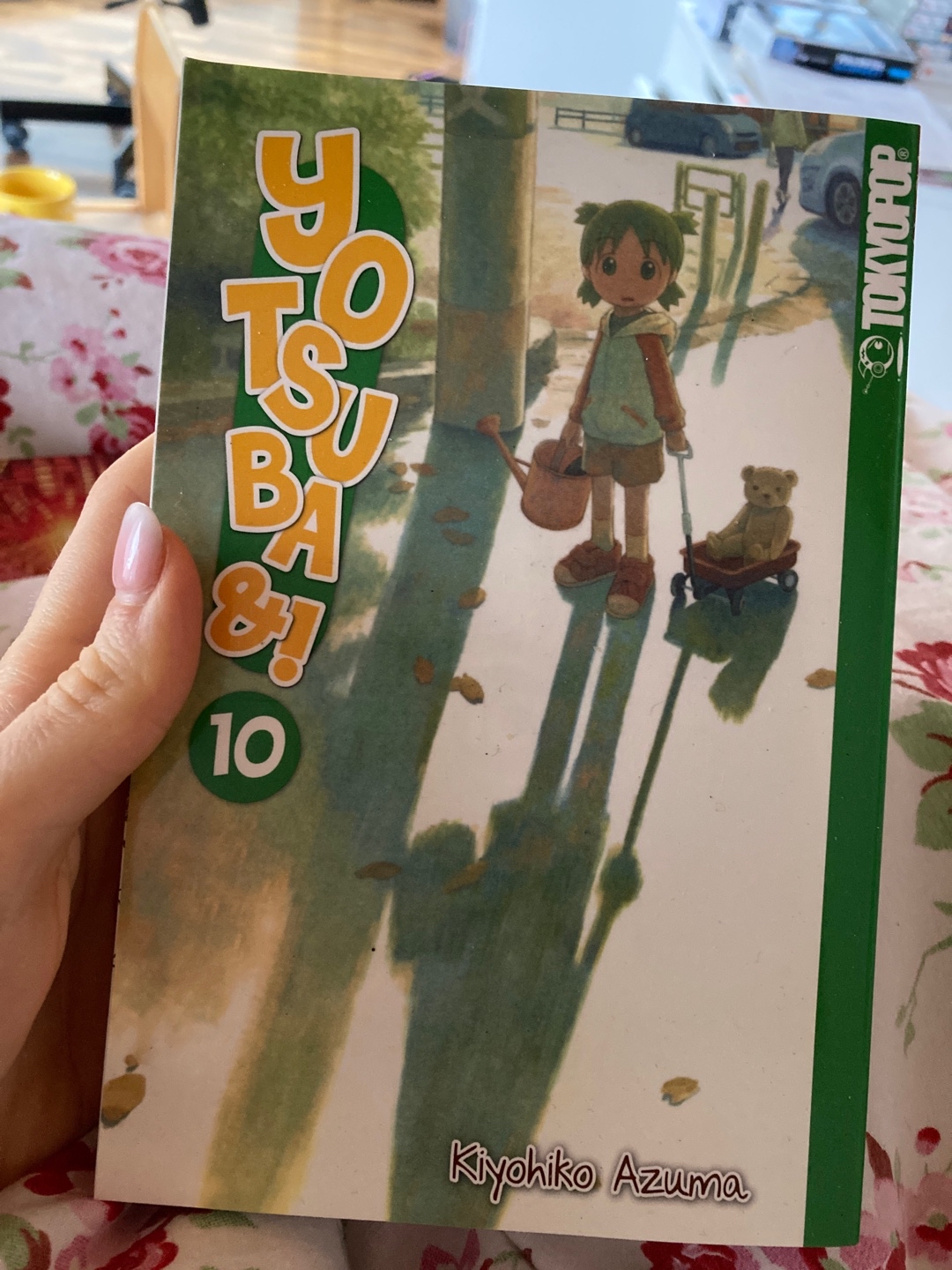 Da ich meine vorhandenen Vigilante Bände gelesen habe werde ich nun Yotsuba im Zug lesen😊 Da muss man einfach nicht zu 100% konzentriert sein. Wir haben etwas über Lügenkäfer erfahren und wie man sie wieder los wird😂🤪