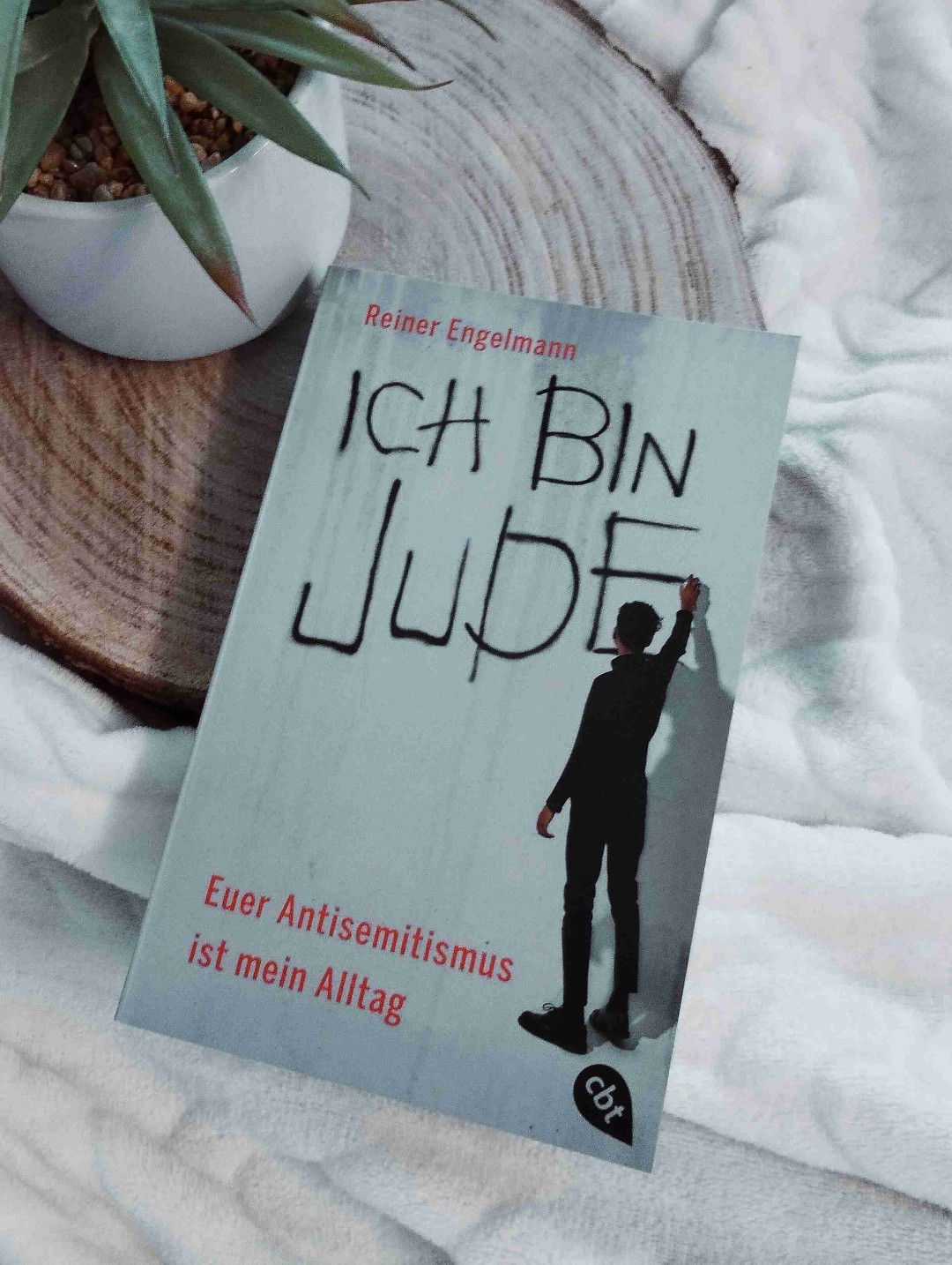 Ein Buch was wütend und traurig macht und zeigt, in welcher Welt wir leben.