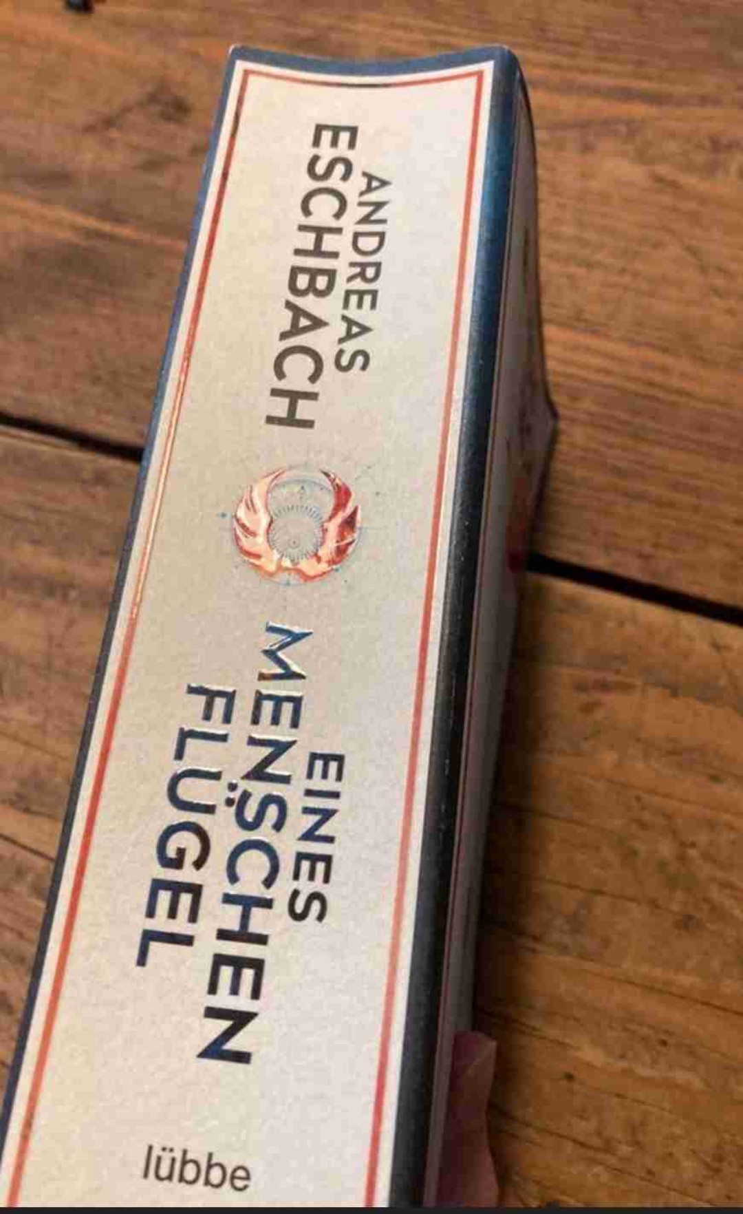Ein Fazit ist für mich daher sehr schwer. Faktisch ist das ein Buch, mit dem nicht jeder was anfangen kann. Dennoch ist es was Besonderes so einen Epos zu schreiben und solche Details mit eigenen Worten zu erschaffen 

Auf eine Bewertung mit Sternen würde ich gern verzichten, es ist jedoch technisch nicht vorgesehen
