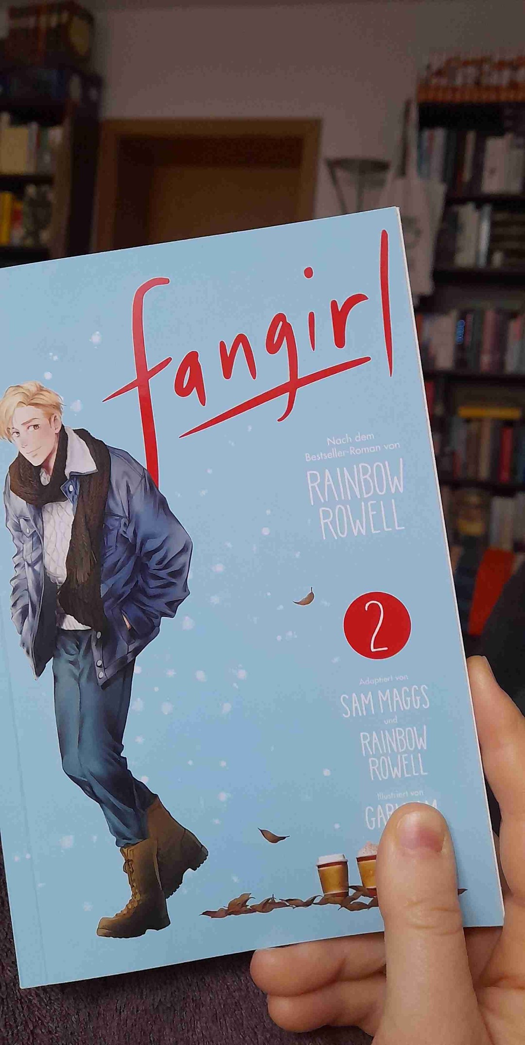 Endlich geht es weiter mit der Mangaadaption zu "Fangirl". Ich habe das Buch vor Jahren gelesen und kenne die Geschichte. Dennoch nimmt die Story mich wieder gefangen. Wehe, ich muss wieder fast ein Jahr auf den nächsten Band warten!