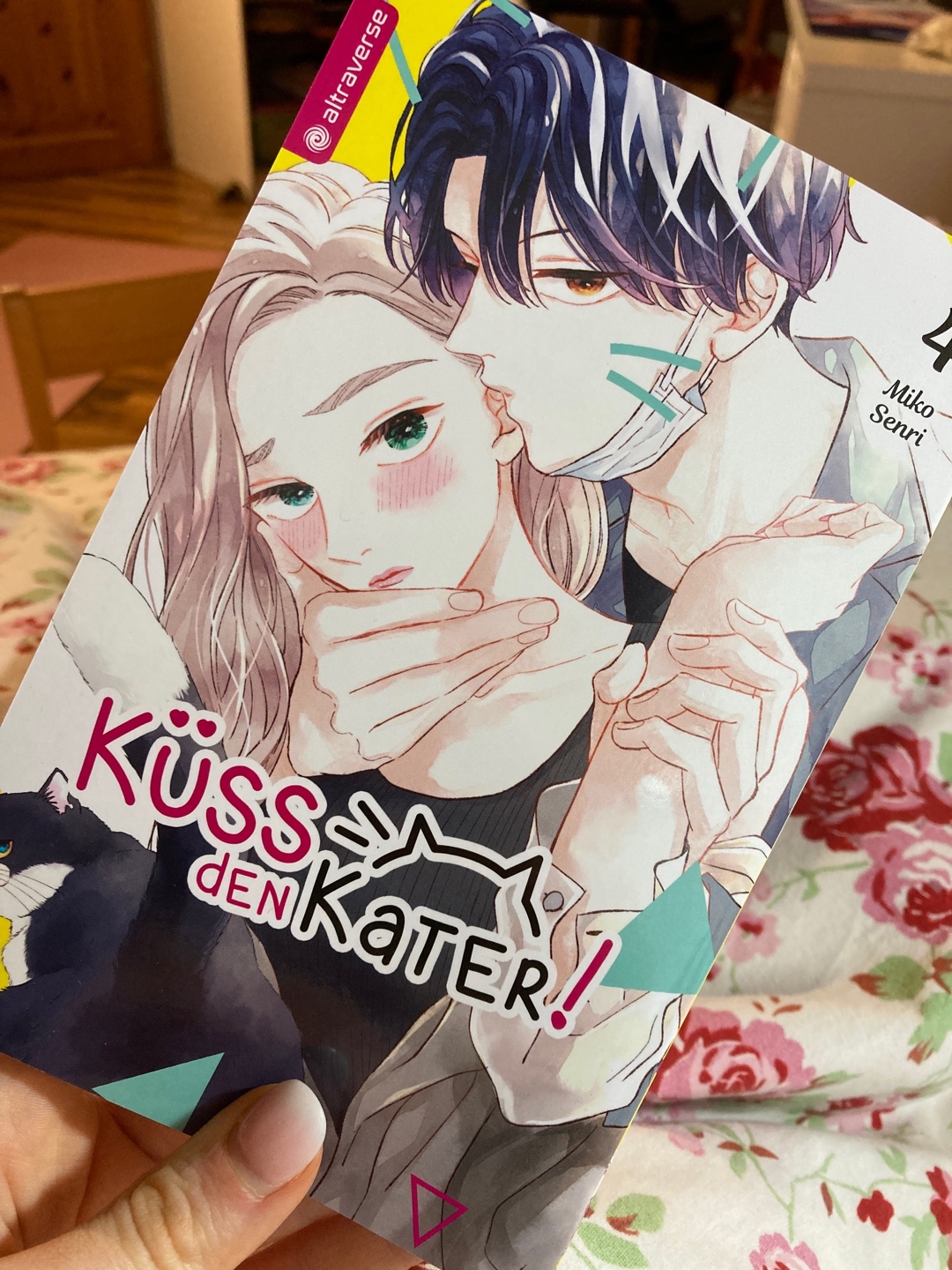 #MangaYear2023 Nr.57 | Küss den Kater 4 | Wie heiß will er sein? JA❤️ Die Szenen waren spicy ohne wirklich spicy zu werden🔥 Ich hoffe in Band 5 kommen sie sich noch ein Stück näher! Ich mag die Reihe wirklich gerne, auch wenn man die Bände super schnell gelesen hat leider🥺