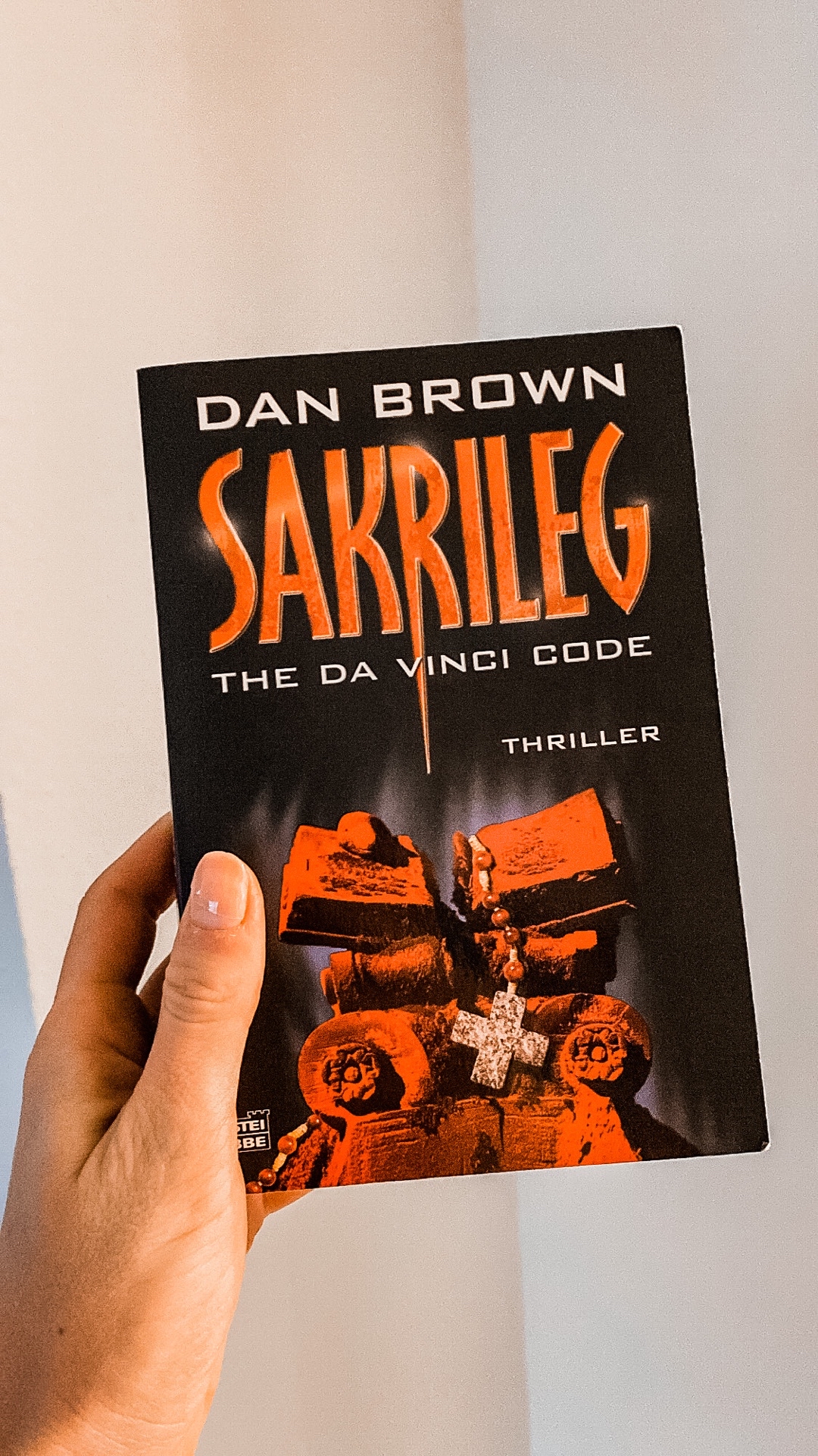 Ein absolutes Lesehighlight, das auch bei mehrmaligem Lesen nicht an Reiz und Spannung verliert!