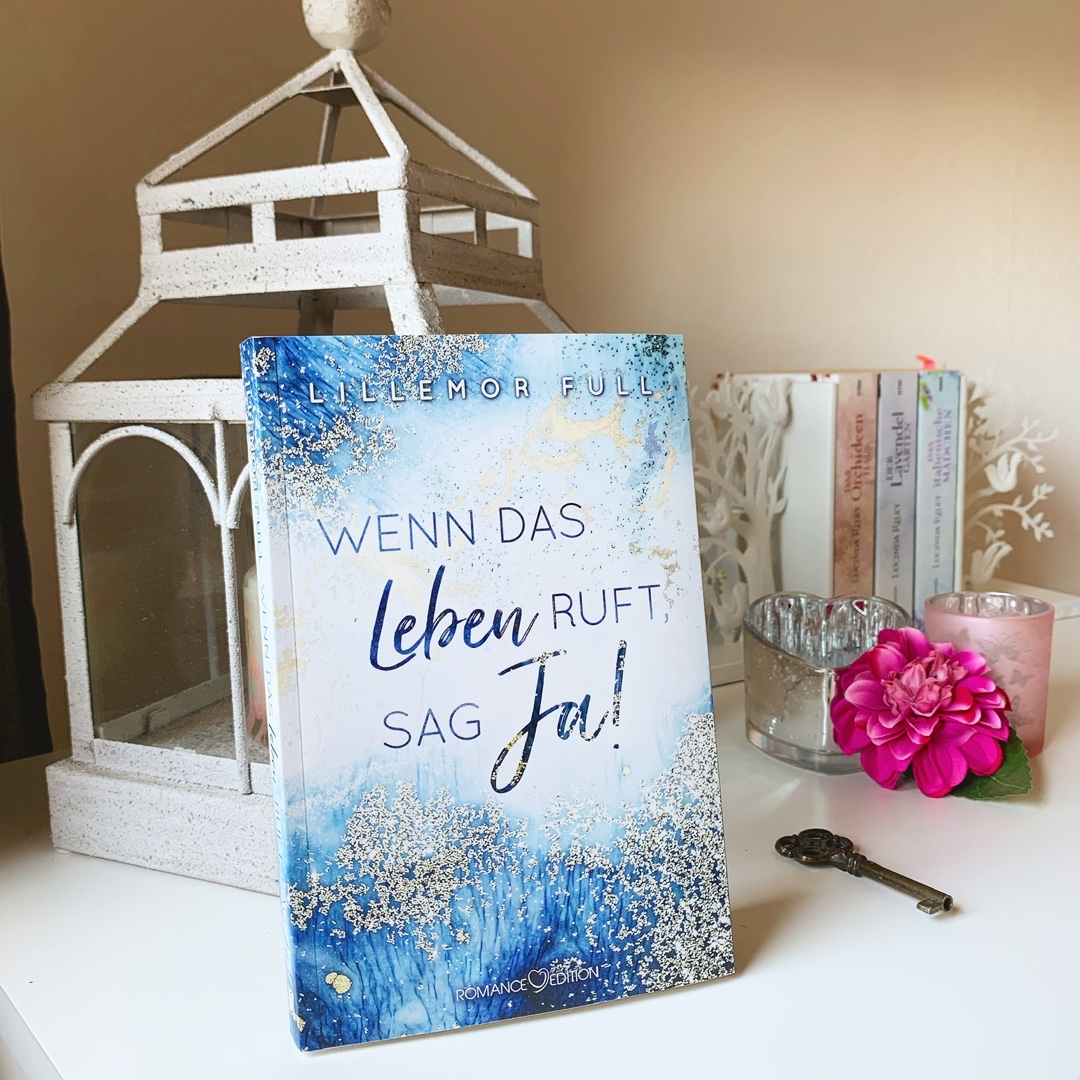 Ein tolles Buch, was einen selber dazu ermutigt sein Glück selbst in die Hand zu nehmen und einfach glücklich zu sein! Das zu tun wozu man grade Lust hat, egal was andere dazu sagen.