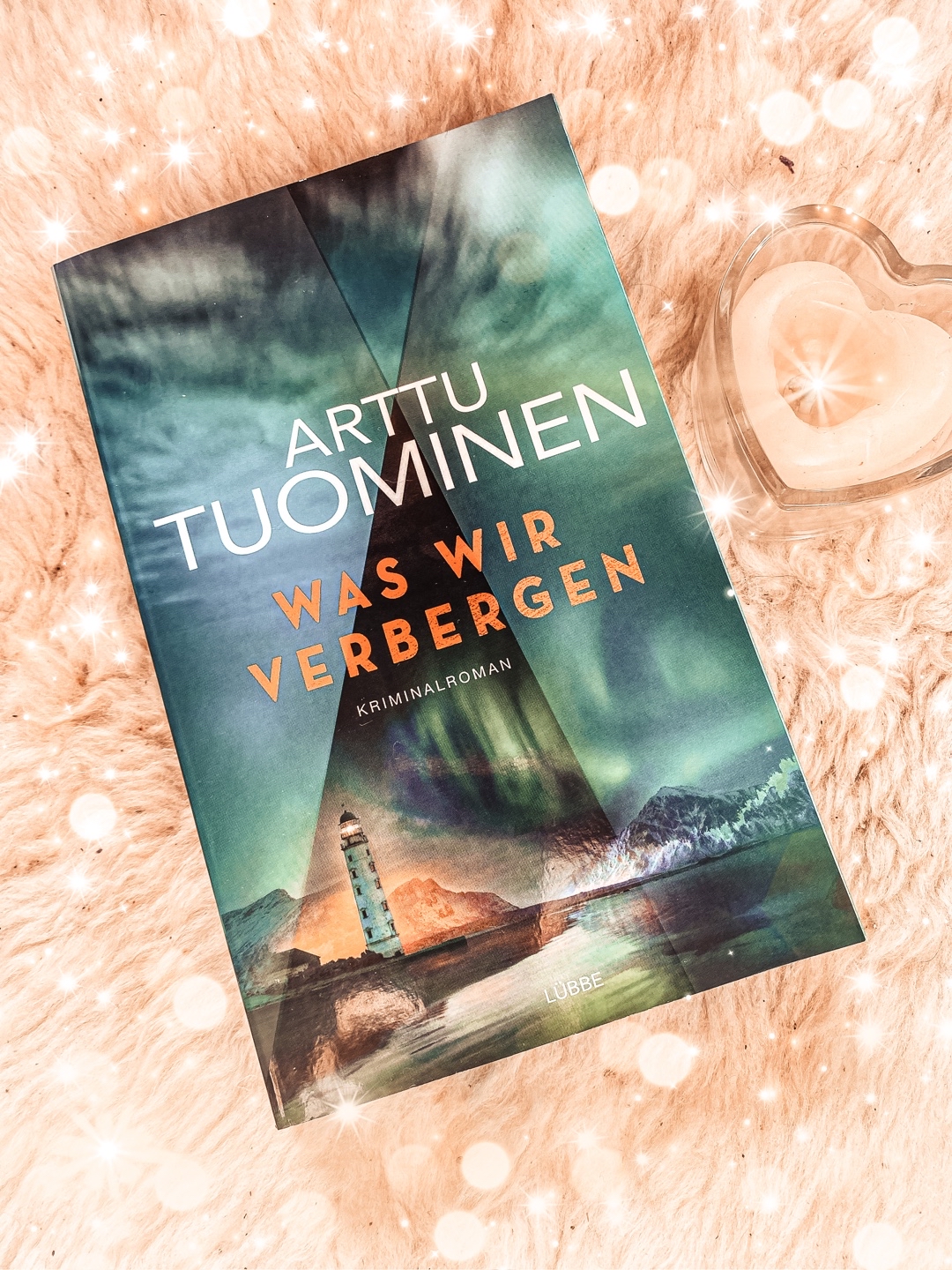 brandaktuelle und so wichtige Themen, eingebettet in einem fantastischen Setting- ich brauche ganz schnell Nachschub! Ganz klare Leseempfehlung- nicht nur für Finnland-Fans!!!