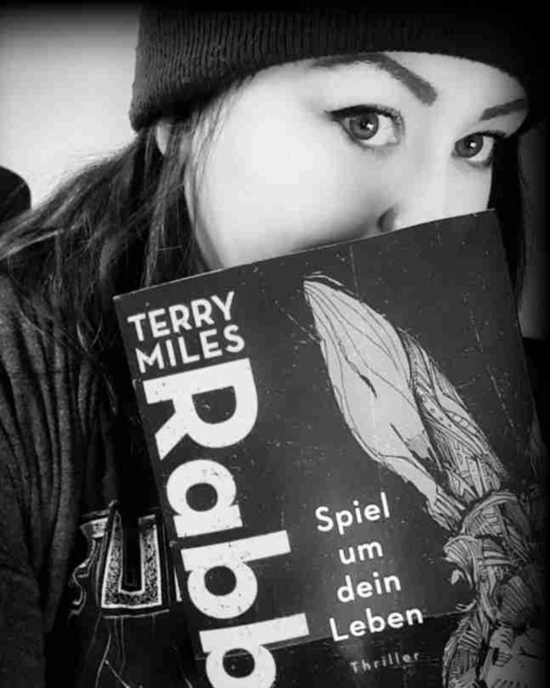 Eine spannende Idee zu einem gefährlichen Spiel, dass in der Realität Leben fordert – jedoch in der Ausarbeitung als Thriller nicht ganz überzeugt.
