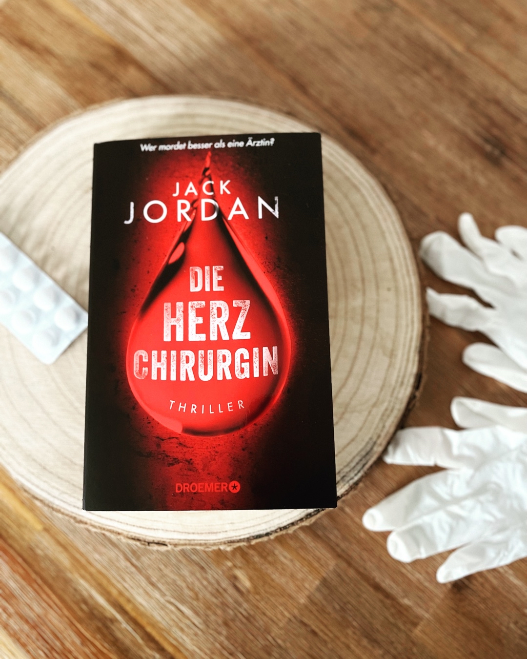 Ein solider Thriller, leider wurden mir die Handlungen aber leider too much.