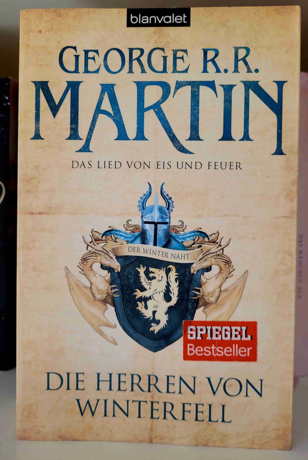 Eine unglaubliche Welt wurde hier geschaffen, tolle Charaktere und ein Netz aus Intrigen