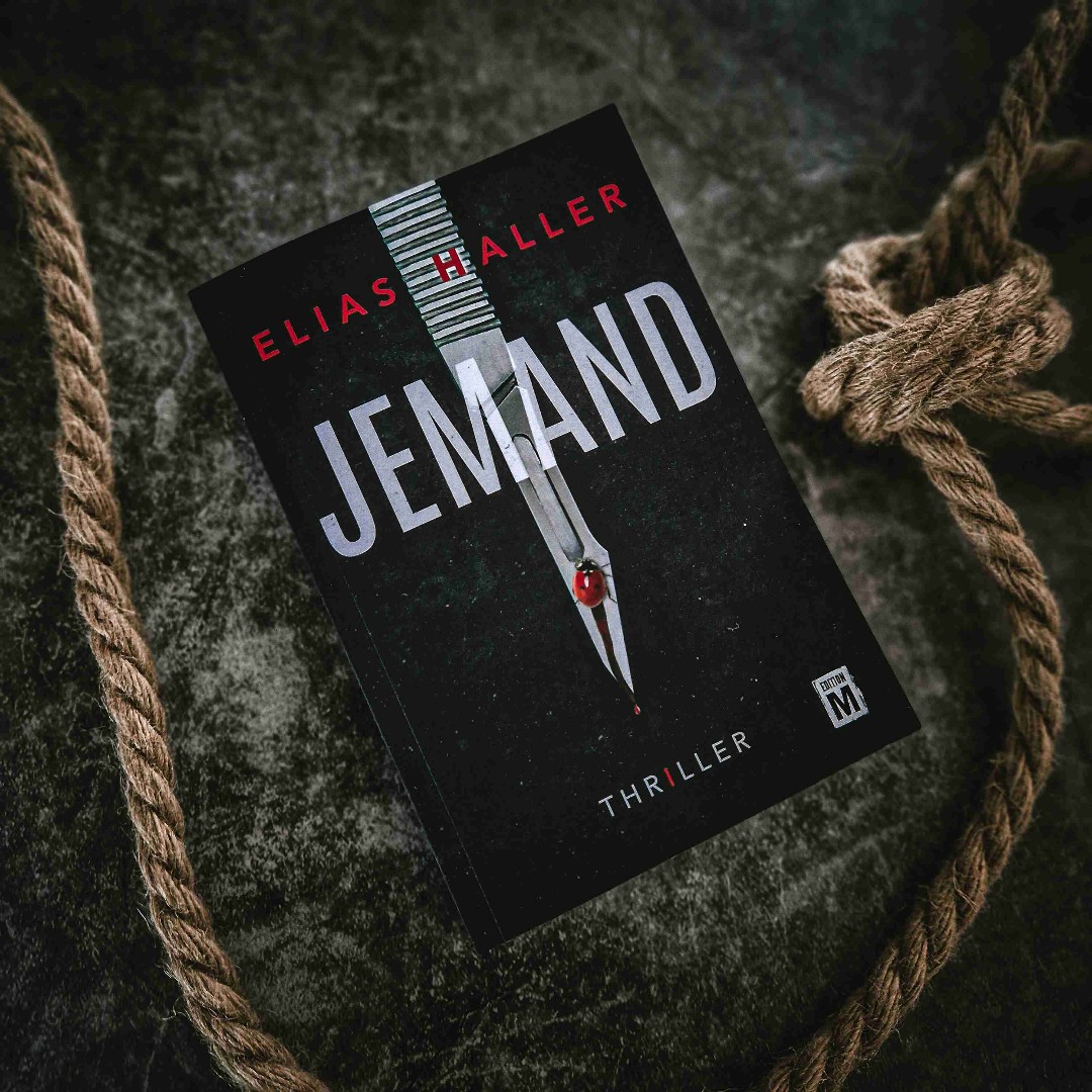Ein Thriller der sich aus der Masse hervorhebt und für mich im genau den richtigen Moment kam und mir spannende Lesestunden bereitet hat. Nur die Charaktere, mit denen bin ich nicht so warm geworden.