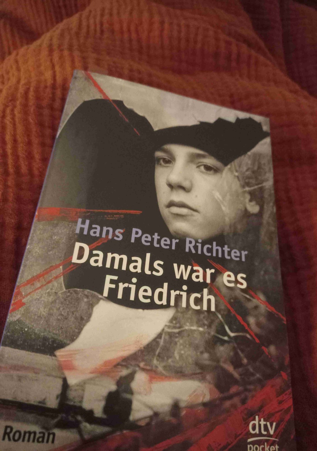 Was soll ich sagen...
Das Buch hat mich innerlich einfach nur zerstört.