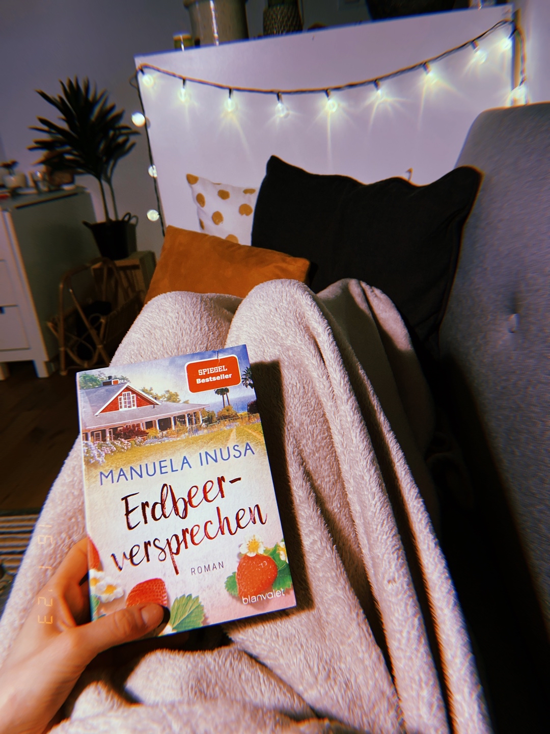 👨👩👧👧🍓💛