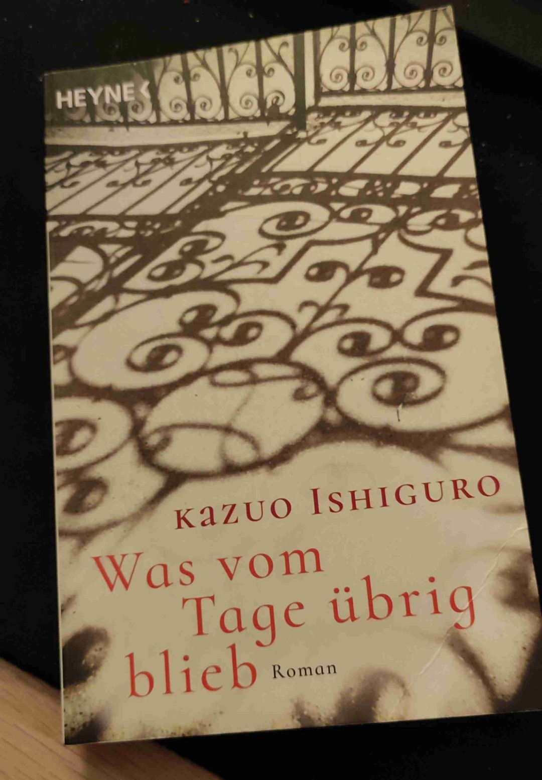 Teilweise sehr langatmig. Für die emotional belohnenden Stellen muss man schon sehr viel arbeiten. Alles in allem aber ganz okay mit einem bittersüßen Ende.