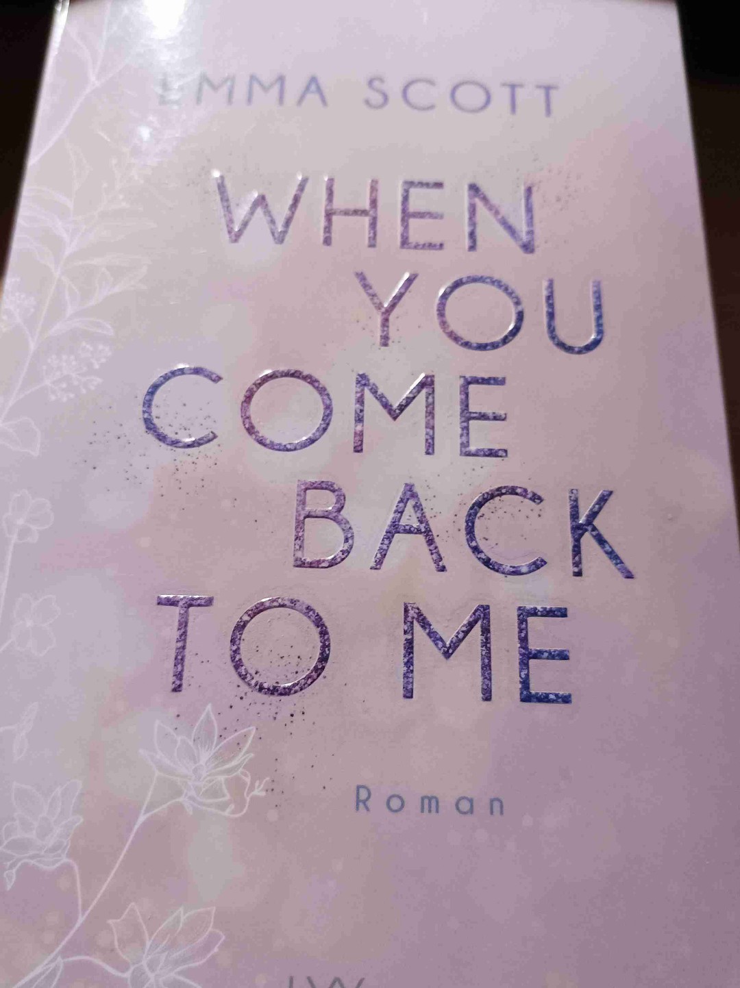 Das Buch hatte mir wider Erwarten sehr gut gefallen. Denn ich lese eher selten Bücher wo LGBTQ+ drin vorkommen tut.