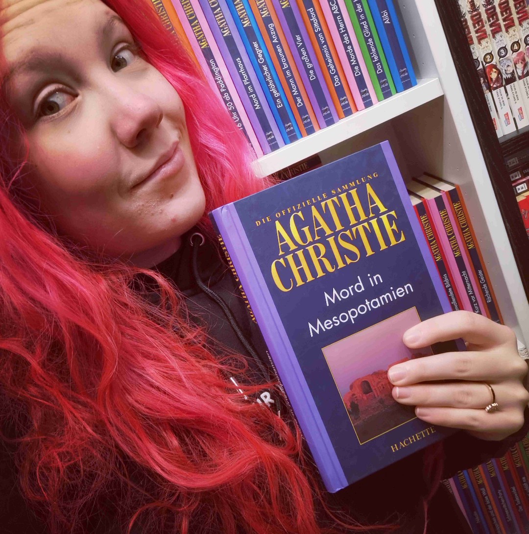 Hercule Poirot besucht eine Ausgrabungsstätte. Natürlich darf eine Leiche Mal wieder nicht fehlen!