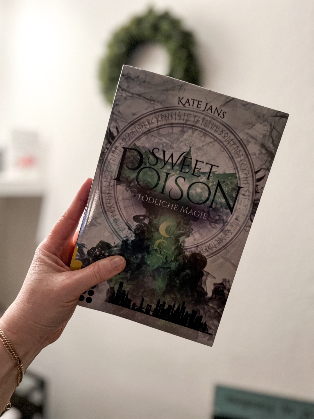 Magische Clans, eine komplizierte Love Story und eine Reihe rätselhafter Morde - was will man mehr?! 💚