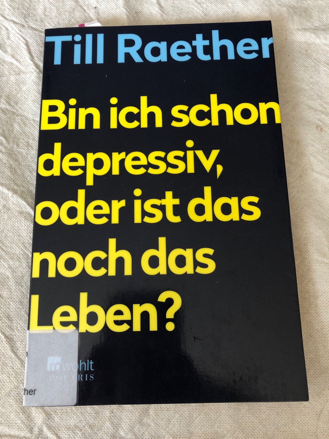 Das Buch ist schon sehr interessant, allerdings ist der Schreibstil manchmal etwas verwirrend. Zum Beispiel wenn er viele Schachtelsätze benutzt 
