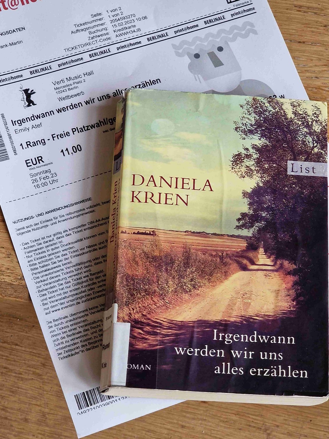 Faszinierende Geschichte einer leidenschaftlichen Liebe ohne Zukunft in einer ungewissen Zeit.