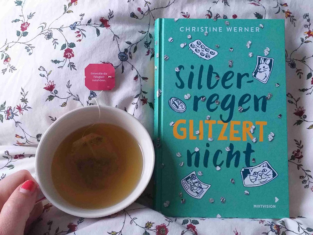 Sehr einfühlsam und eindrücklich schreibt Christine Werner über Tablettensucht und eine damit einhergehende Parentifizierung. Ein Buch, das Betroffene an die Hand nimmt, und Leser*innen für das Thema sensibilisiert.