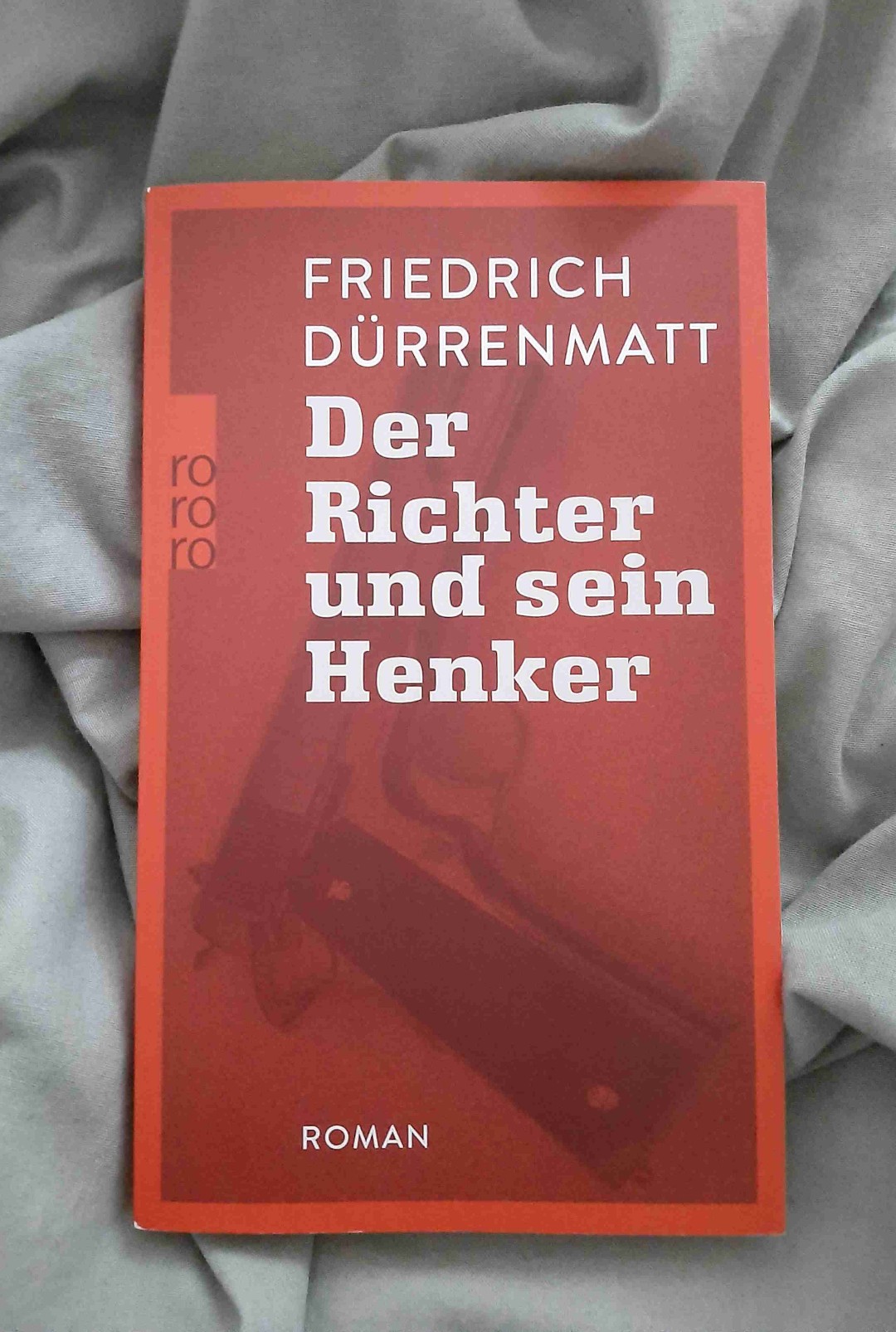 Beendet: März 2023 | ⭐⭐⭐,5
,,Bei ihm ist das Böse nicht der Ausdruck einer Philosophie oder eines Triebes, sondern seiner Freiheit: der Freiheit des Nichts." [S.83]